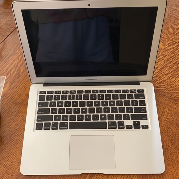 13’’ MacBook Air with charger - Picture 2 of 3